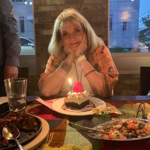 Meet your Posher, Julia